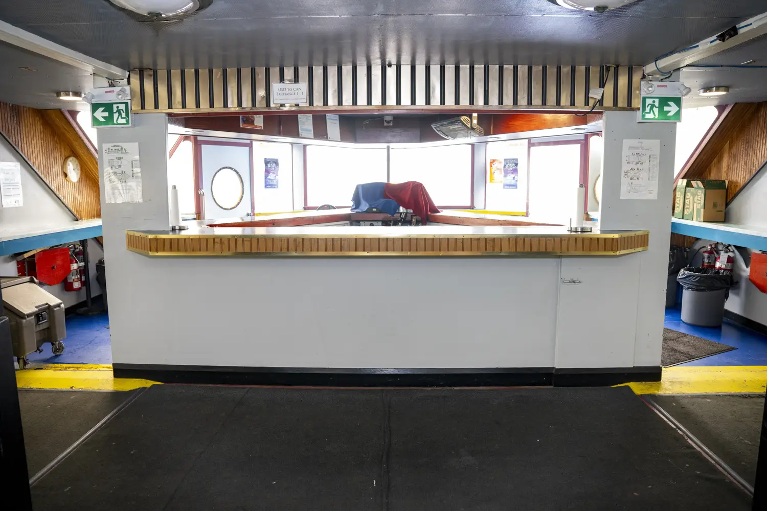 E2_MAINDECK0016