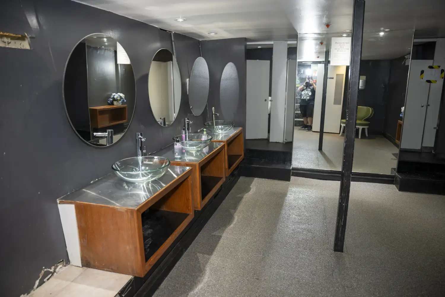 SB-WASHROOM-0001